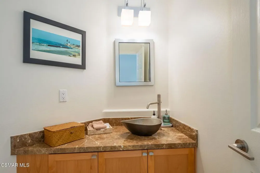 850 Ellesmere Way Oak Park, CA 91377