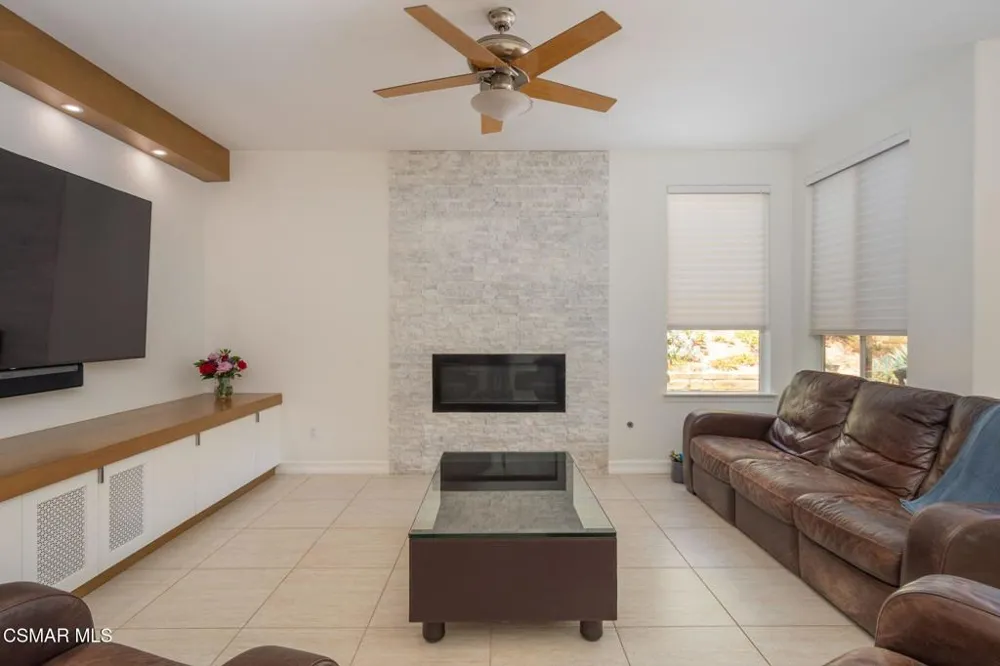 850 Ellesmere Way Oak Park, CA 91377