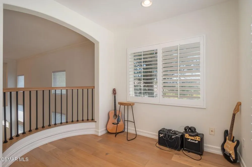 850 Ellesmere Way Oak Park, CA 91377