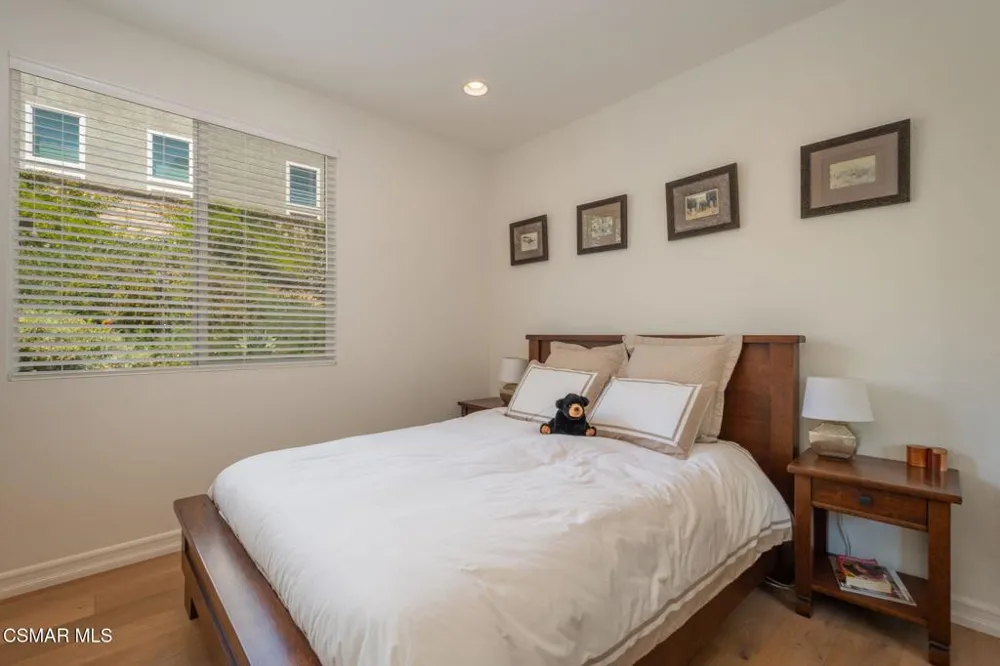 850 Ellesmere Way Oak Park, CA 91377