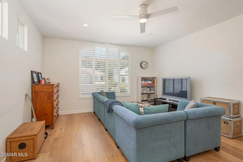 850 Ellesmere Way Oak Park, CA 91377
