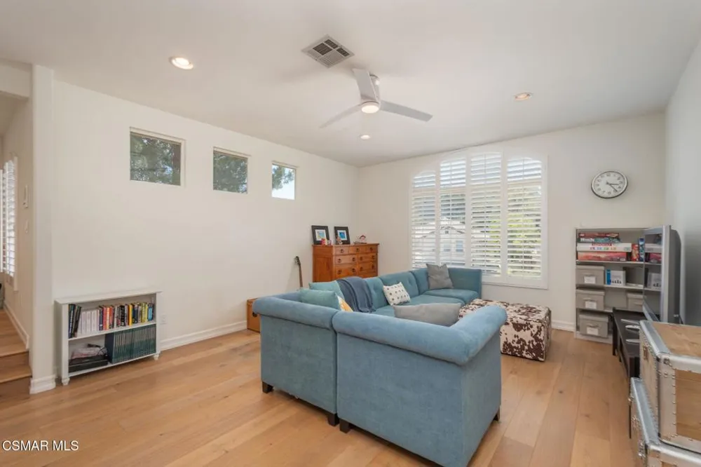 850 Ellesmere Way Oak Park, CA 91377