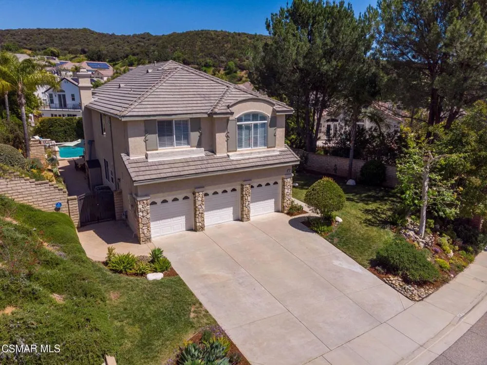 850 Ellesmere Way Oak Park, CA 91377