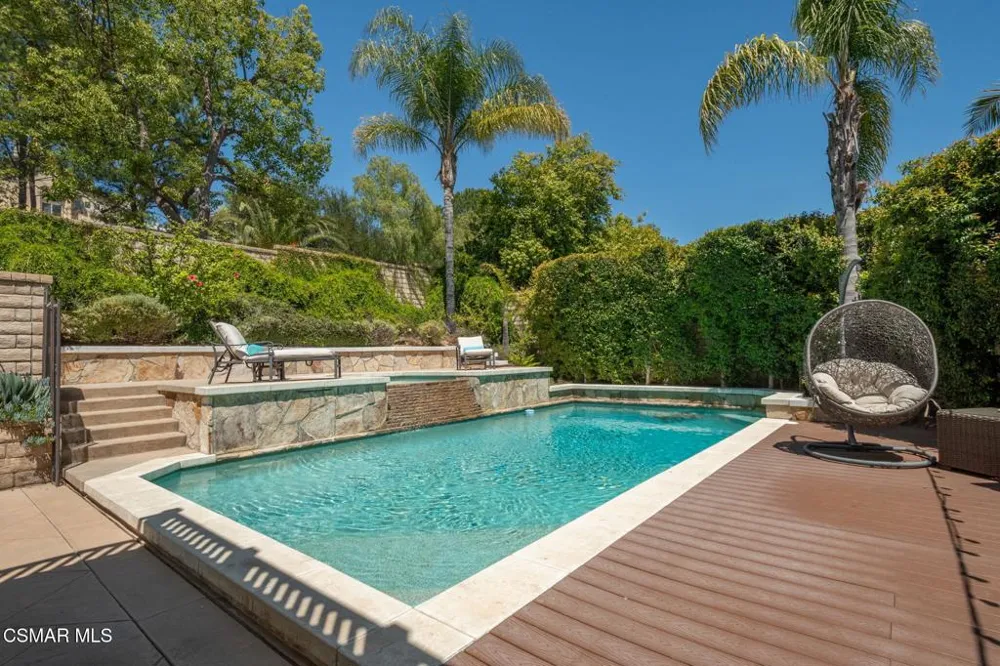 850 Ellesmere Way Oak Park, CA 91377