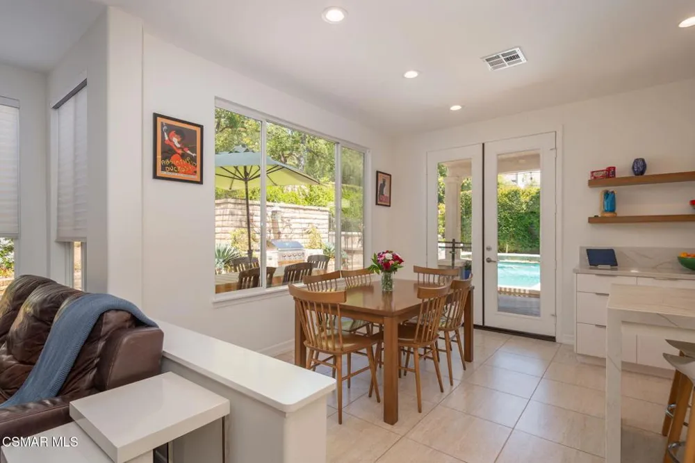 850 Ellesmere Way Oak Park, CA 91377