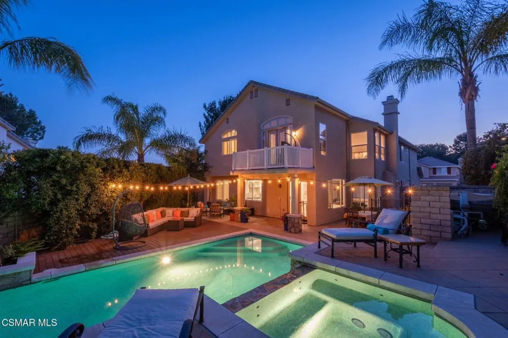 850 Ellesmere Way Oak Park, CA 91377
