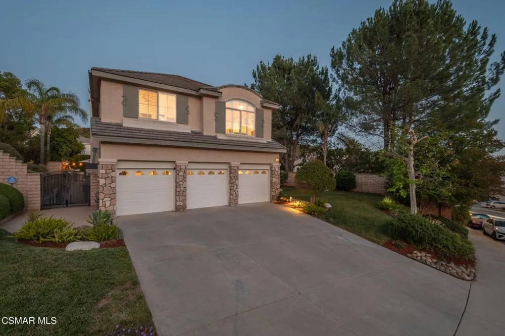 850 Ellesmere Way Oak Park, CA 91377