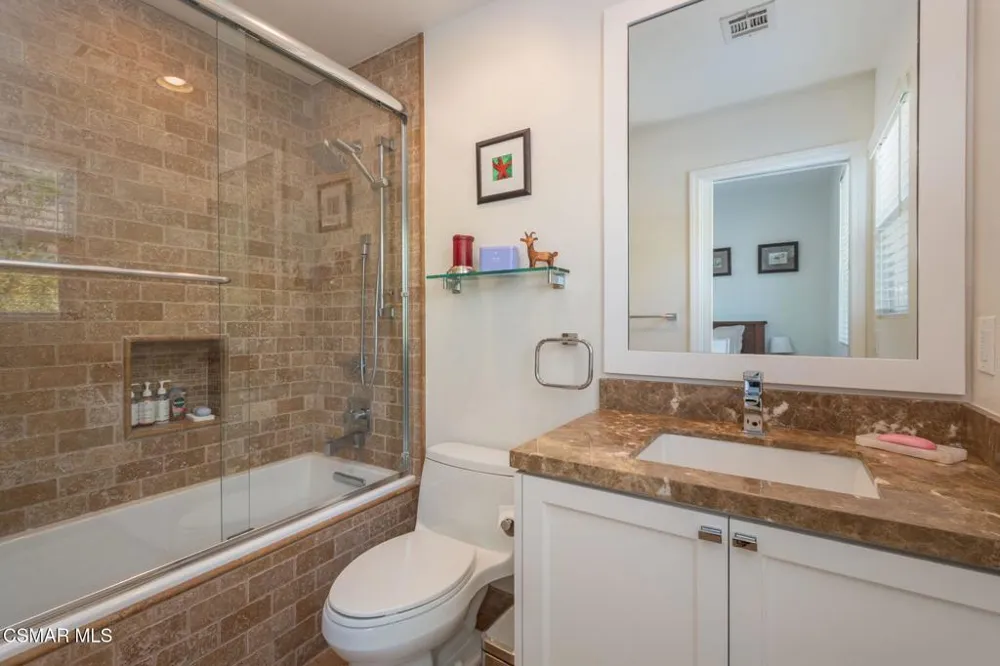 850 Ellesmere Way Oak Park, CA 91377