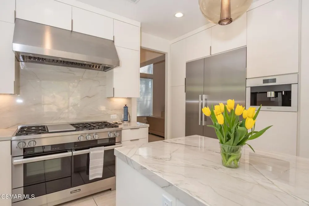 850 Ellesmere Way Oak Park, CA 91377