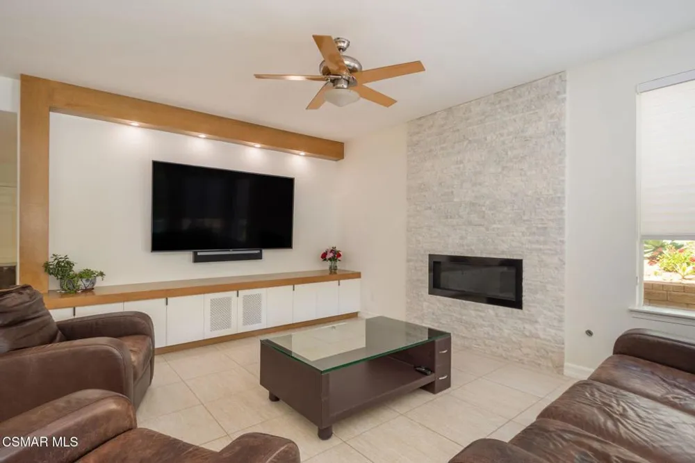 850 Ellesmere Way Oak Park, CA 91377