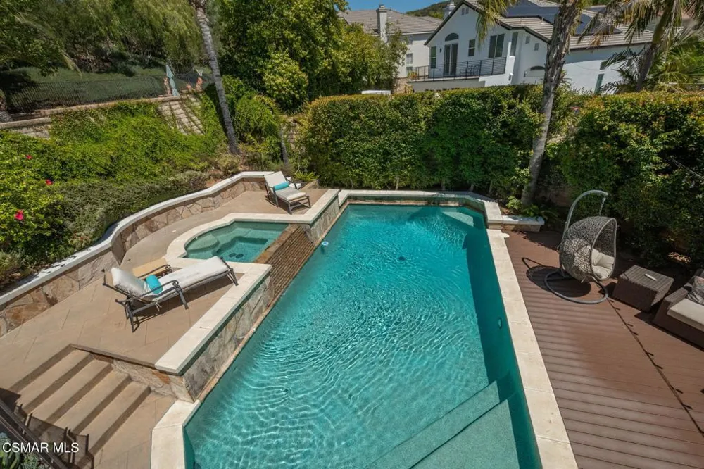 850 Ellesmere Way Oak Park, CA 91377