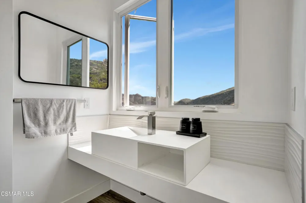 990 Alta Vista Road Simi Valley, CA 93063