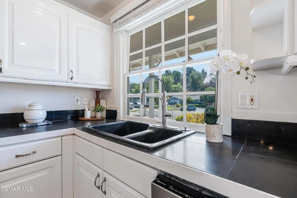 1689 Sunnydale Court Simi Valley, CA 93065