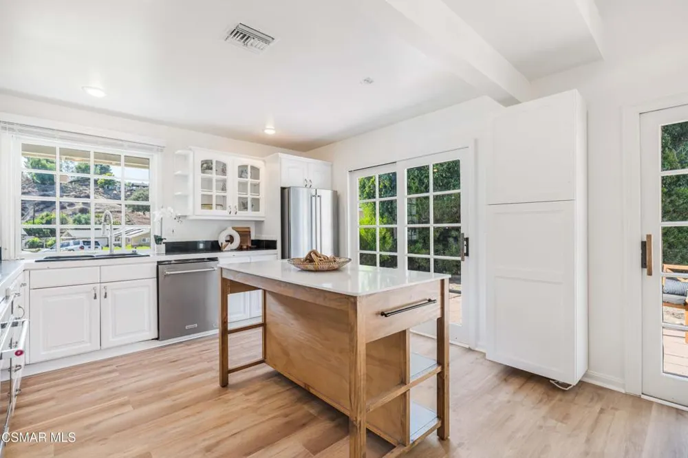 1689 Sunnydale Court Simi Valley, CA 93065