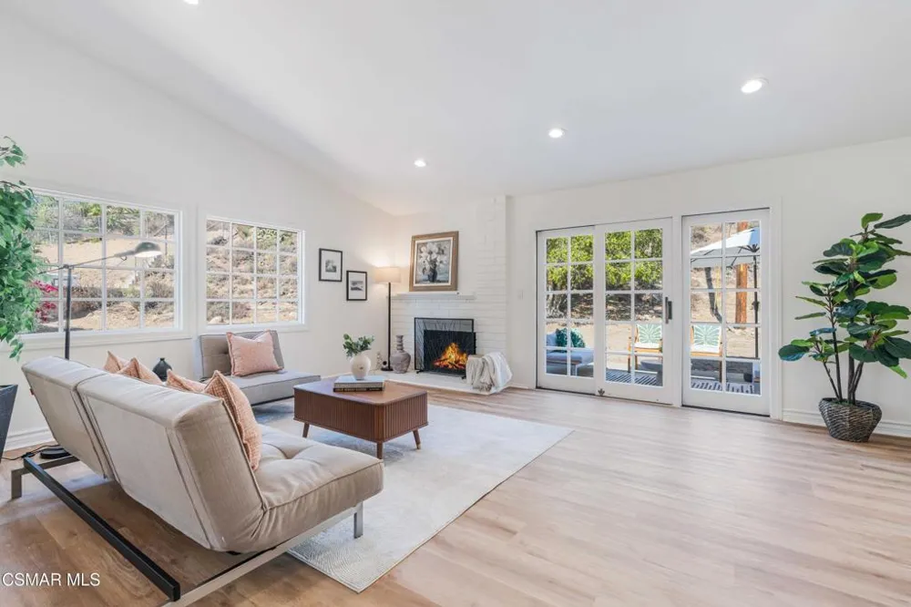 1689 Sunnydale Court Simi Valley, CA 93065