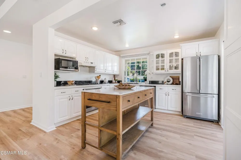 1689 Sunnydale Court Simi Valley, CA 93065