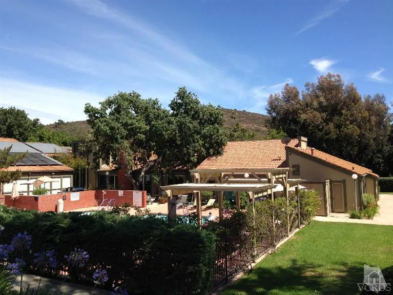 245 Oakleaf Drive #104 Thousand Oaks, CA 91360