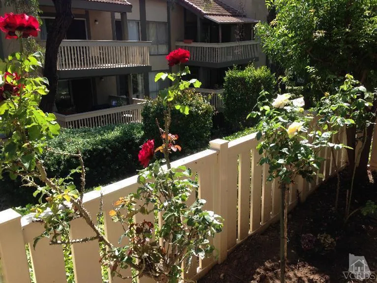 245 Oakleaf Drive #104 Thousand Oaks, CA 91360