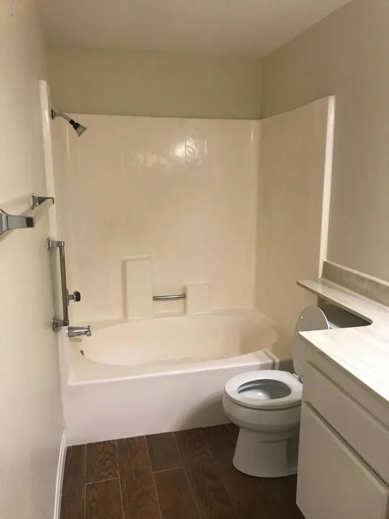 245 Oakleaf Drive #104 Thousand Oaks, CA 91360