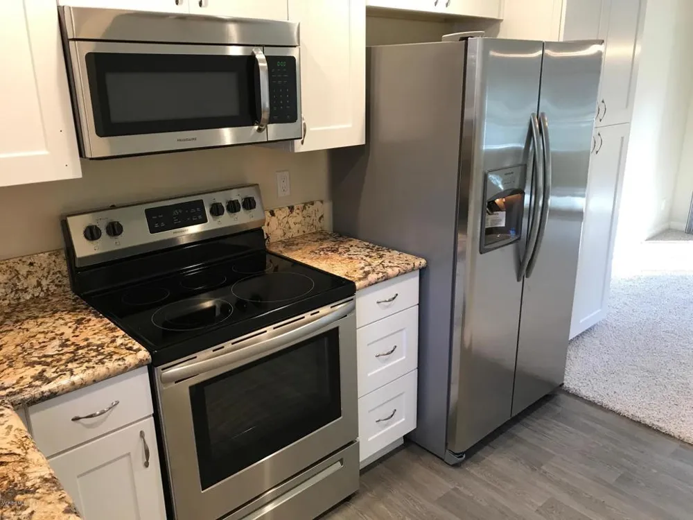 245 Oakleaf Drive #104 Thousand Oaks, CA 91360