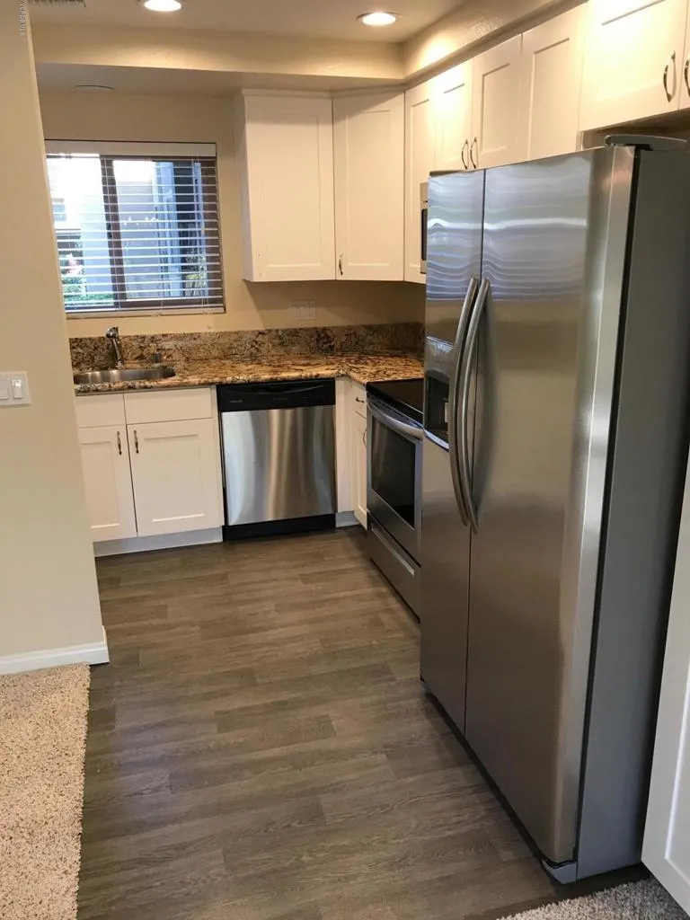 245 Oakleaf Drive #104 Thousand Oaks, CA 91360