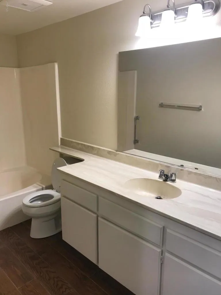 245 Oakleaf Drive #104 Thousand Oaks, CA 91360