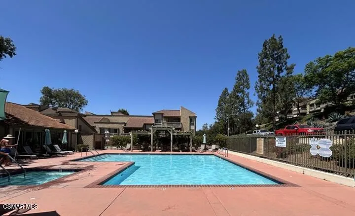 245 Oakleaf Drive #104 Thousand Oaks, CA 91360