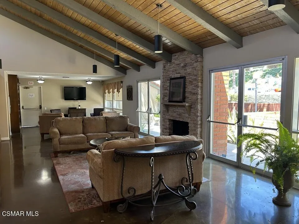 245 Oakleaf Drive #104 Thousand Oaks, CA 91360