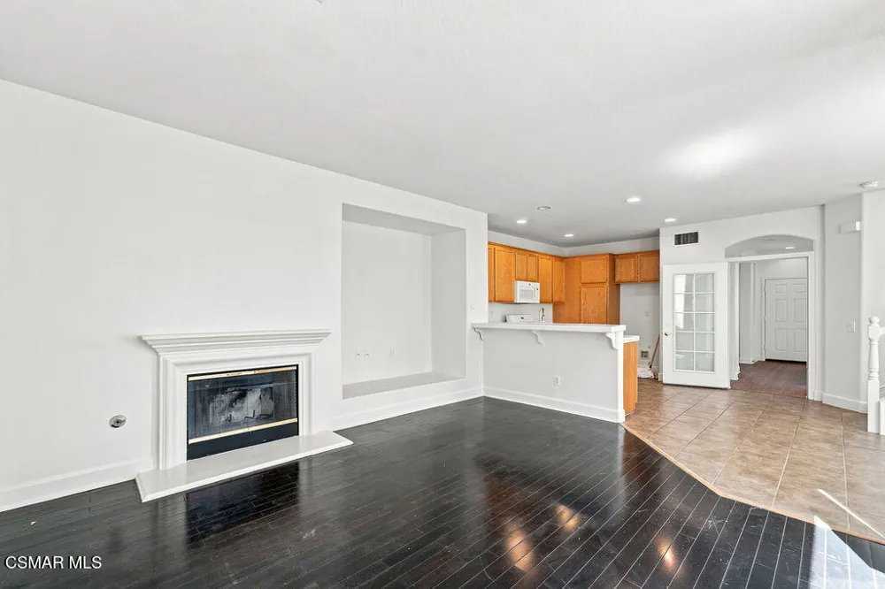 2493 Aurora Lane Simi Valley, CA 93063