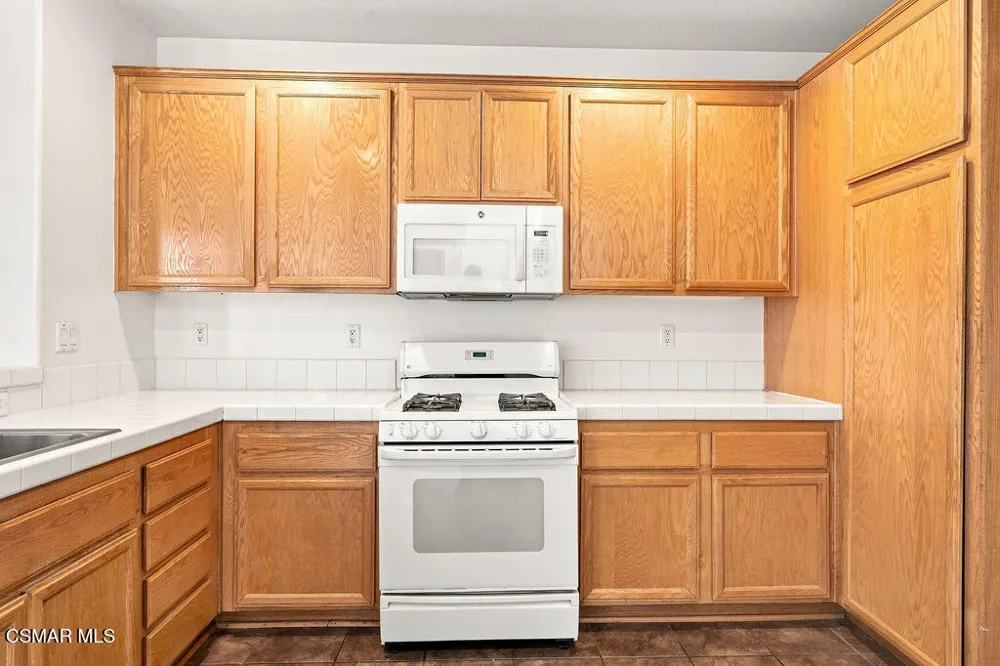2493 Aurora Lane Simi Valley, CA 93063