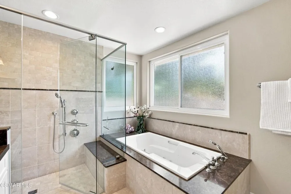 5500 Liverpool Court Oak Park, CA 91377