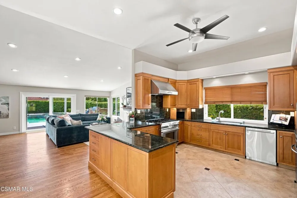 5500 Liverpool Court Oak Park, CA 91377