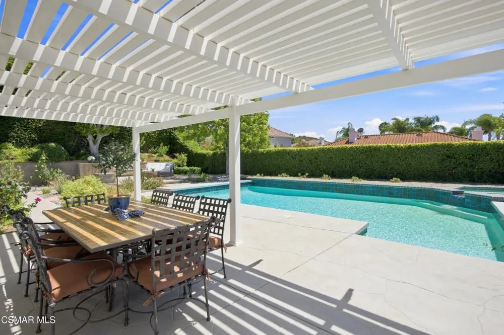 5500 Liverpool Court Oak Park, CA 91377