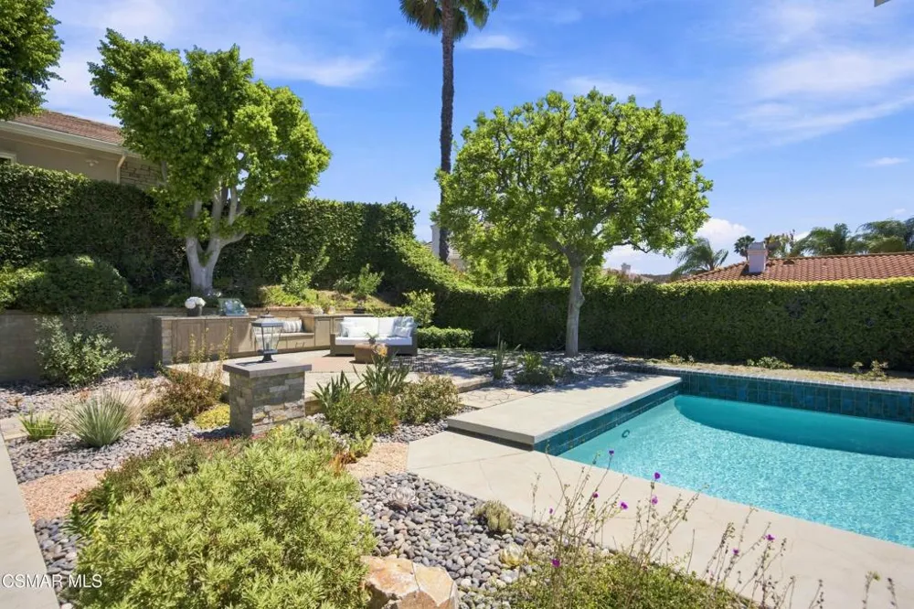 5500 Liverpool Court Oak Park, CA 91377