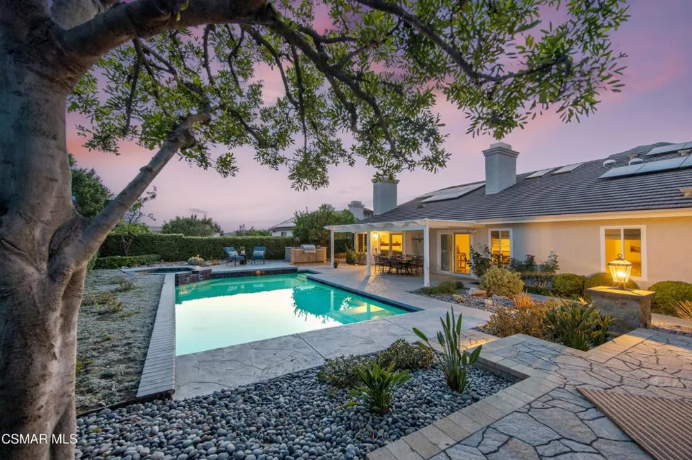 5500 Liverpool Court Oak Park, CA 91377