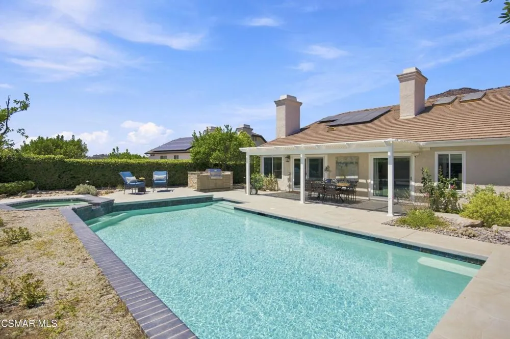 5500 Liverpool Court Oak Park, CA 91377