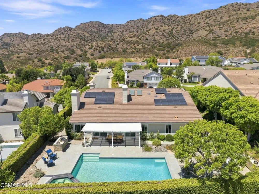 5500 Liverpool Court Oak Park, CA 91377