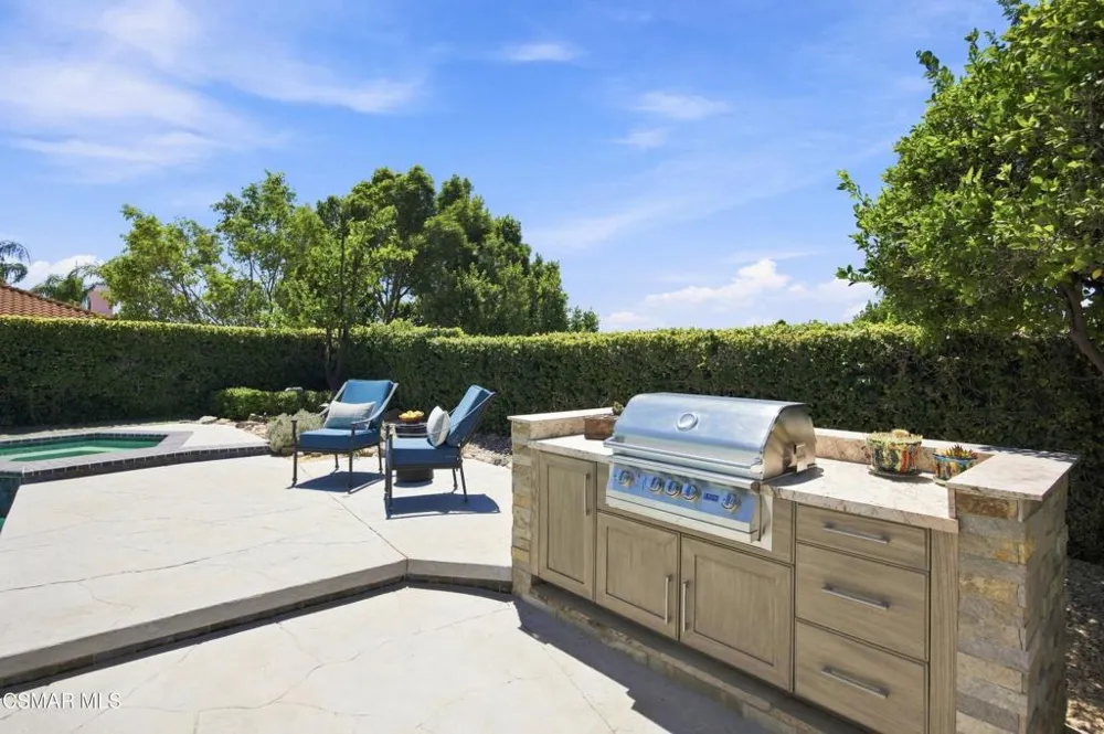 5500 Liverpool Court Oak Park, CA 91377