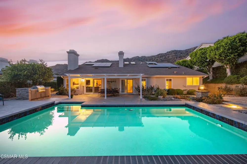 5500 Liverpool Court Oak Park, CA 91377