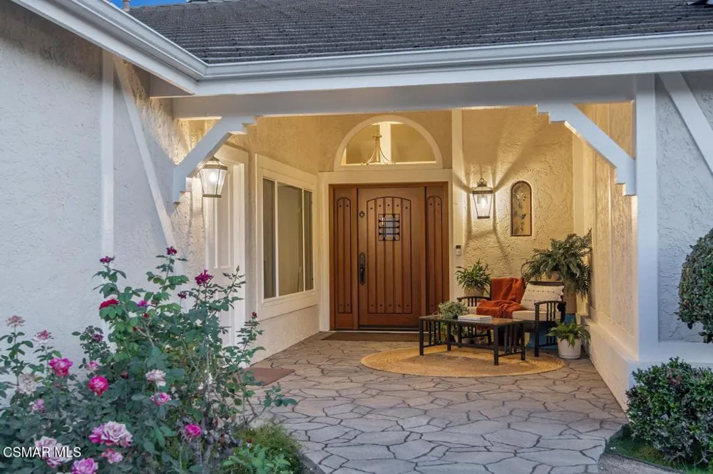 5500 Liverpool Court Oak Park, CA 91377