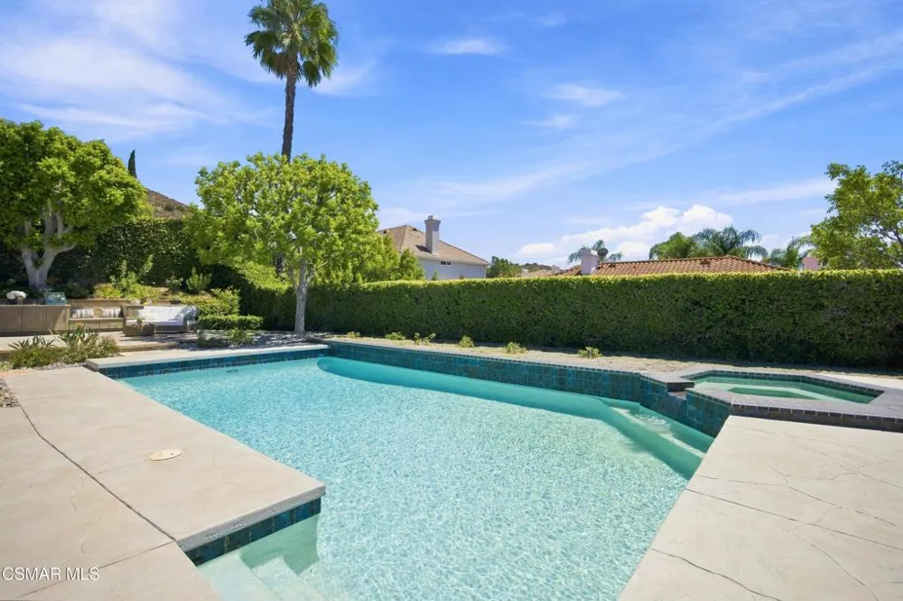 5500 Liverpool Court Oak Park, CA 91377