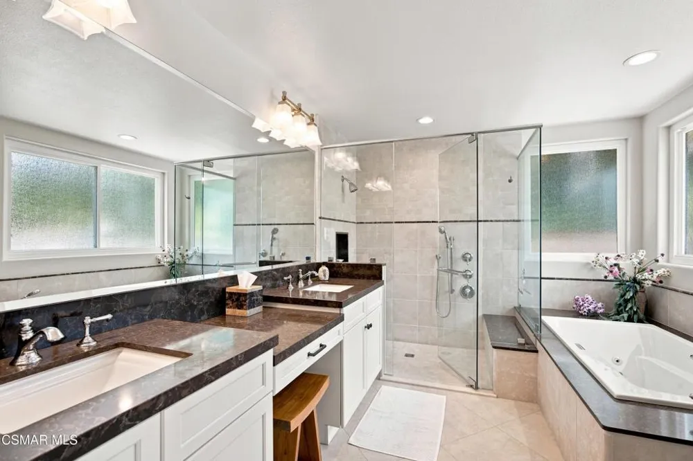 5500 Liverpool Court Oak Park, CA 91377