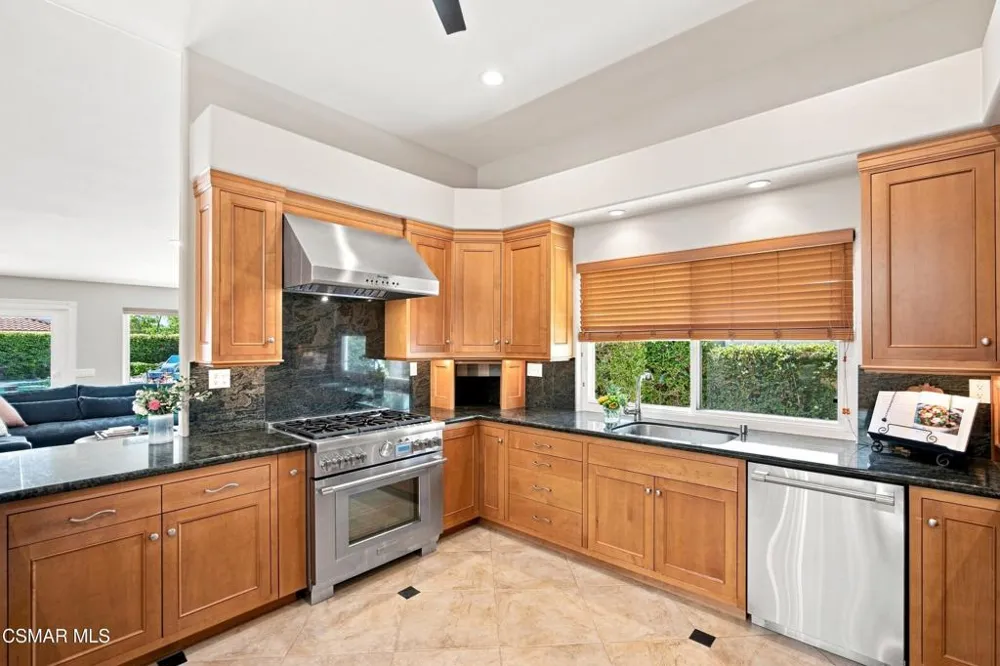 5500 Liverpool Court Oak Park, CA 91377