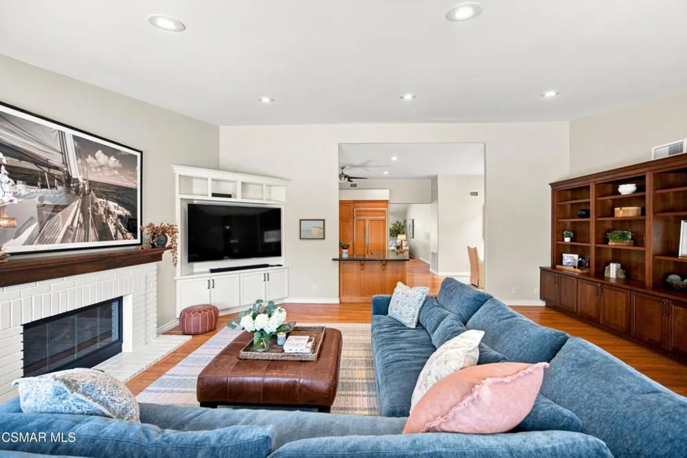 5500 Liverpool Court Oak Park, CA 91377