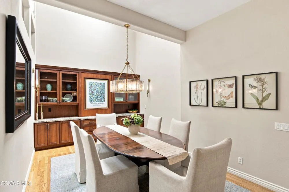 5500 Liverpool Court Oak Park, CA 91377