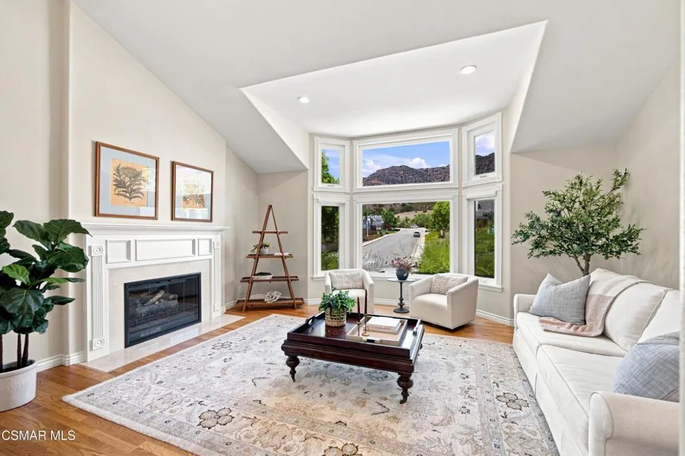 5500 Liverpool Court Oak Park, CA 91377