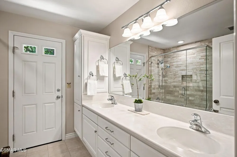 5500 Liverpool Court Oak Park, CA 91377
