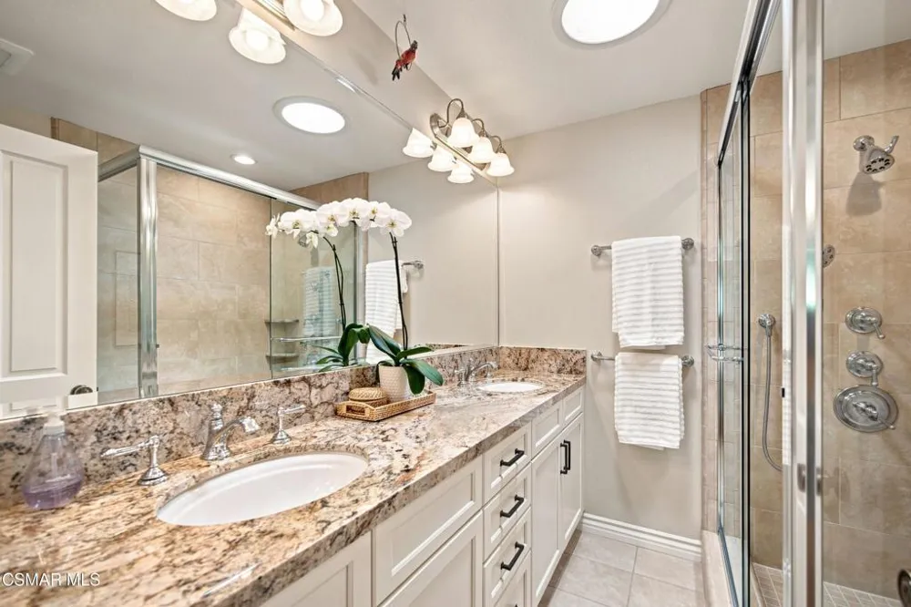 5500 Liverpool Court Oak Park, CA 91377
