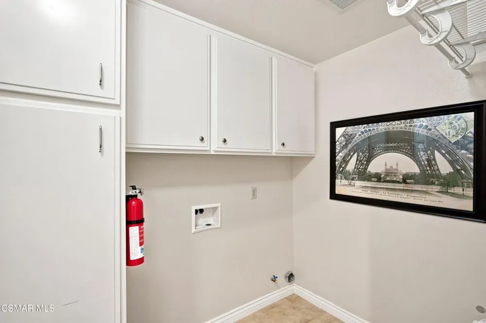 5500 Liverpool Court Oak Park, CA 91377