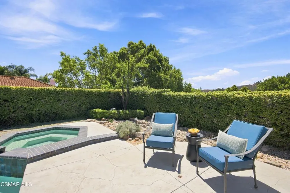5500 Liverpool Court Oak Park, CA 91377